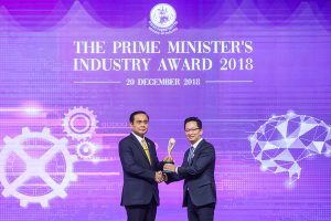 นายมงคล เฮงโรจนโสภณ Vice President-Olefins Business and Operations รับมอบรางวัลอุตสาหกรรมดีเด่น ประจำปี 2561_ประเภทการรักษาคุณภาพสิ่งแวดล้อม