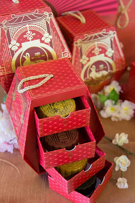 ขนมไหว้พระจันทร์ชุด “Shining Moonlight” ภายในบรรจุภัณฑ์รักษ์โลก