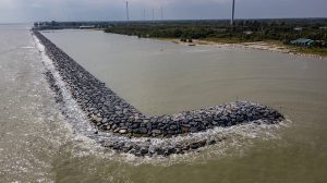 ขื่อนป้องกันการกัดเซาะชายฝั่งทะเลบริเวณชายฝั่งปากพนัง