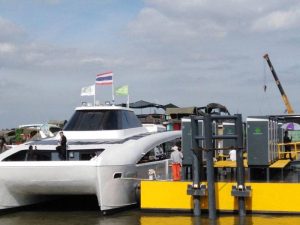 เรือไฟฟ้า MINE Smart Ferry