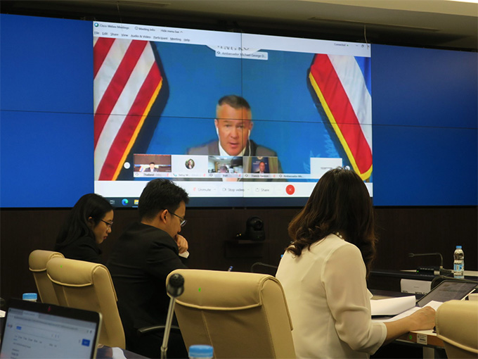 นายฟรานซิส อาร์. แฟนนอน ผู้ช่วยรัฐมนตรีว่าการกระทรวงการต่างประเทศสหรัฐฯ ฝ่ายสำนักทรัพยากรพลังงาน