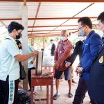 กระบวนการทำไม้กวาดจากขวดพลาสติก