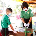 กระบวนการทำไม้กวาดจากขวดพลาสติก