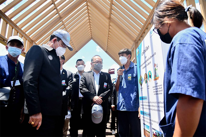 นายกฯ เยี่ยมชมคูโบต้าฟาร์ม