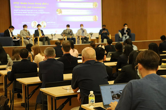 เสวนา Smart city and Connectivity