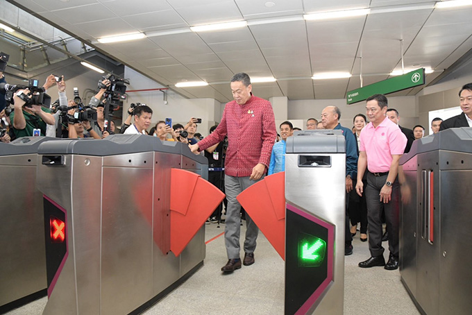 นายกรัฐมนตรี ร่วมทดสอบการเดินรถเสมือนจริง รถไฟฟ้ามหานคร สายสีชมพู 