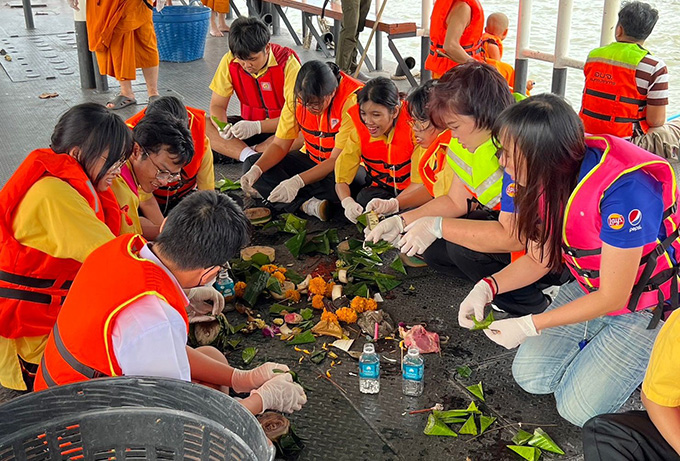 กิจกรรม “เก็บขยะหลังวันลอยกระทง สายน้ำแห่งคุ้งบางกระเจ้า”