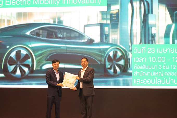 สุโรจน์ แสงสนิท