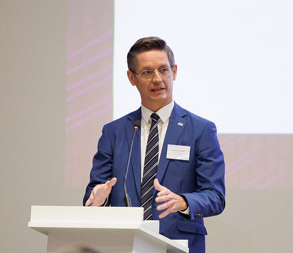 นายแคสเปอร์ ปิแอร์ซินอฟสกี้