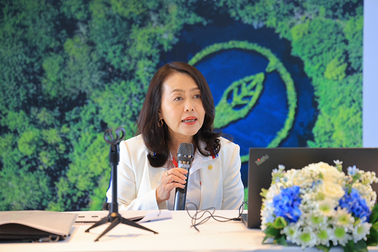 นางสาวอัมพร ทรัพย์จินดาวงศ์