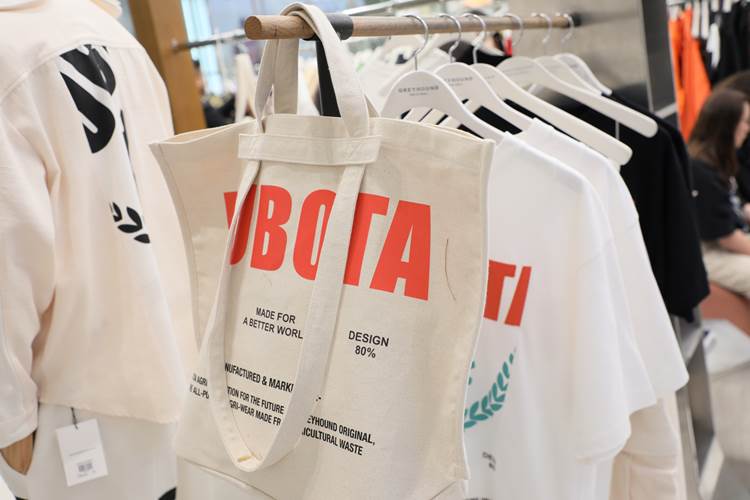 คอลเลกชัน KUBOTA x GREYHOUND ORIGINAL PRESENT