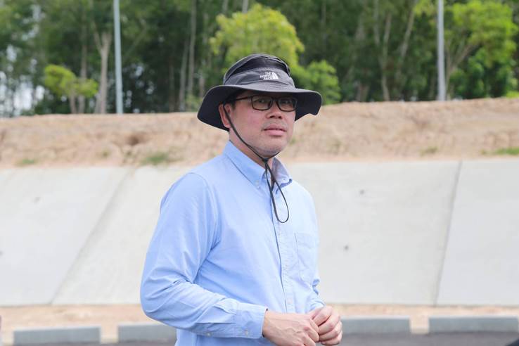 ดร.ปาษาณ กุลวาณิช