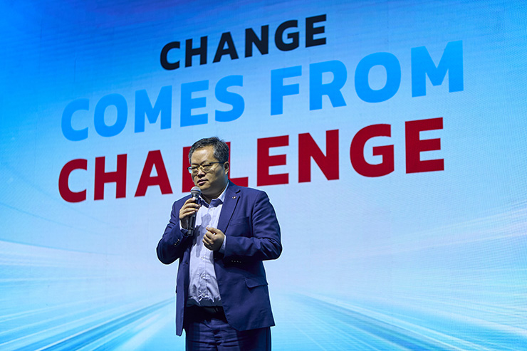 เจมส์ หยาง