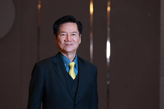 นายนิวัติ เลิศนิมิตธรรม