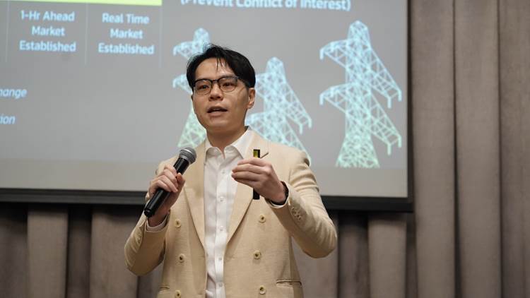 ชาคร เลิศนิทัศน์