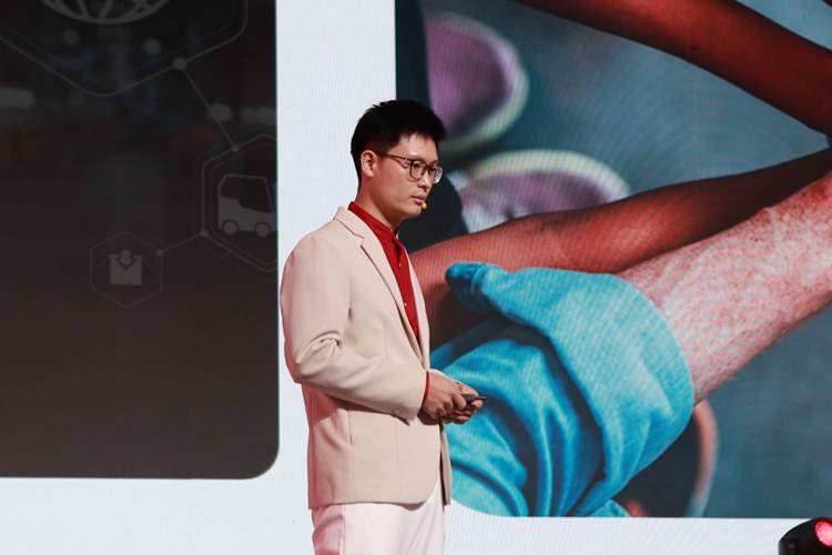 มร.อเล็กซ์ มา