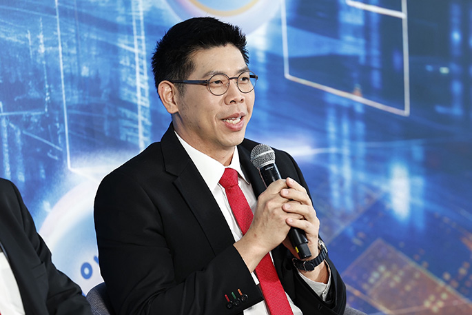 พิภักดิ์ จรูญลักษณ์คนา