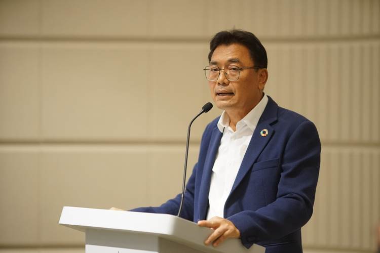 ดร.ชนะ ภูมี