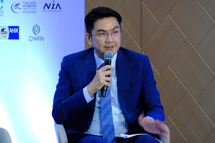 นายสรรชาย นุ่มบุญนำ