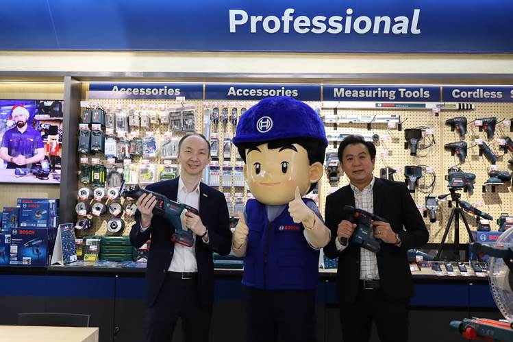 โจเซฟ ฮง กรรมการผู้จัดการ บ๊อช ประเทศไทย และ ธีระทัศน์ ประเสริฐเมธากุล ผู้จัดการทั่วไป