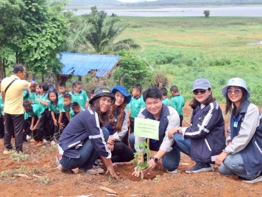 อีสท์ วอเตอร์ จัดกิจกรรมปลูกป่าต้นน้ำและป่าชุมชน คืนป่าสีเขียวพื้นที่ อ.ท่าตะเกียบ จ.ฉะเชิงเทรา