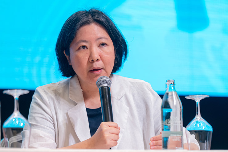 สฤณี อาชวานันทกุล