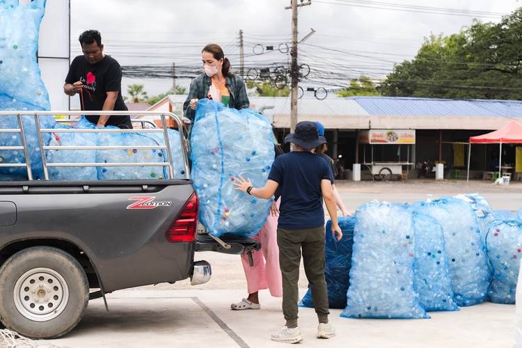 สถานีซื้อขายขยะรีไซเคิล โดย ซันโทรี่ เป๊ปซี่โค ประเทศไทย