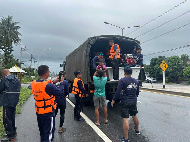 กฟผ. รับลูก รมว.พลังงาน เปิดวอร์รูมช่วยเหลือผู้ประสบอุทกภัยภาคใต้เร่งด่วน ส่งมอบถุงยังชีพต่อเนื่อง – ดูแลระบบไฟฟ้าให้มั่นคงปลอดภัย