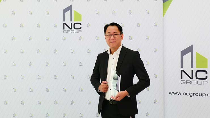 นายสมนึก ตันฑเทอดธรรม