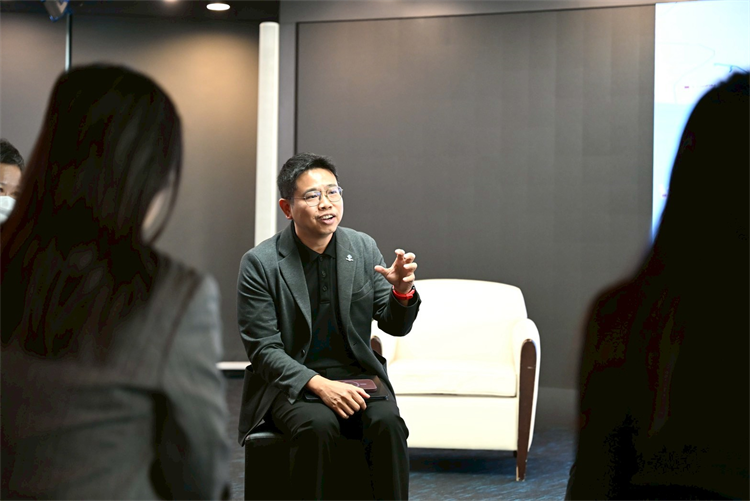 ประจักษ์ อมรกุล