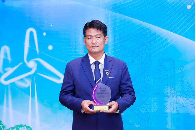 นายอนุวัตร์ สาสะกุล