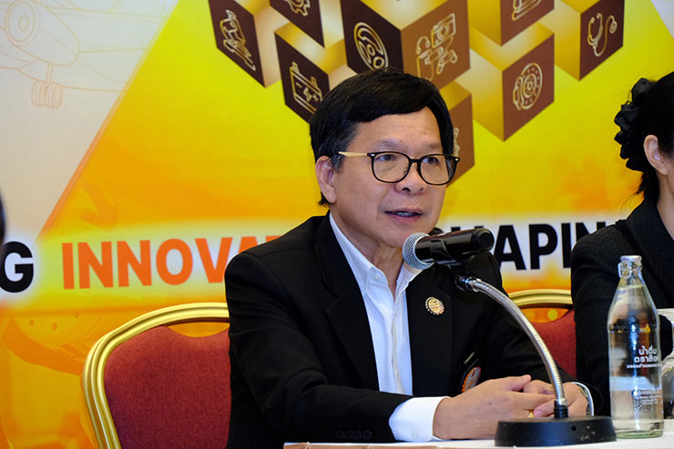 คุณชนินทร์ ขาวจันทร์