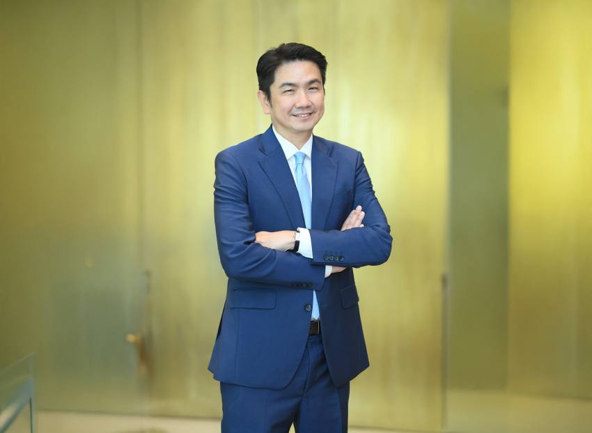 นายสรรชาย นุ่มบุญนำ
