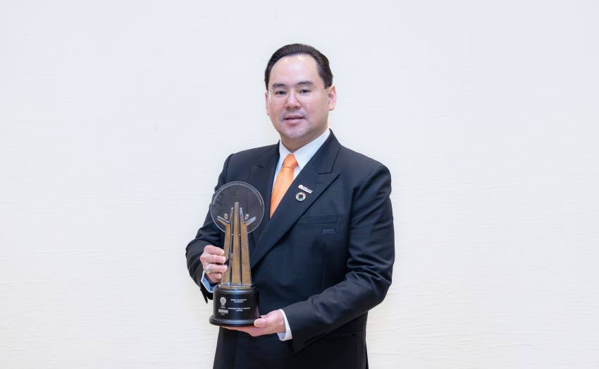 นายธนวัฒน์ ตรีวิศวเวทย์