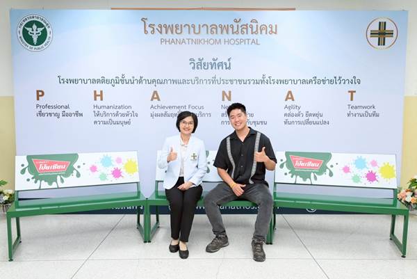 ‘โป๊ยเซียน’ ส่งต่อเก้าอี้กว่า 6,000 ตัว ให้โรงพยาบาลทั่วไทย