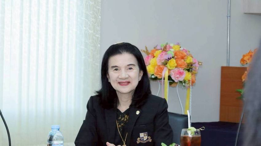 ศาสตราจารย์ ดร.มรรยาท รุจิวิชชญ์
